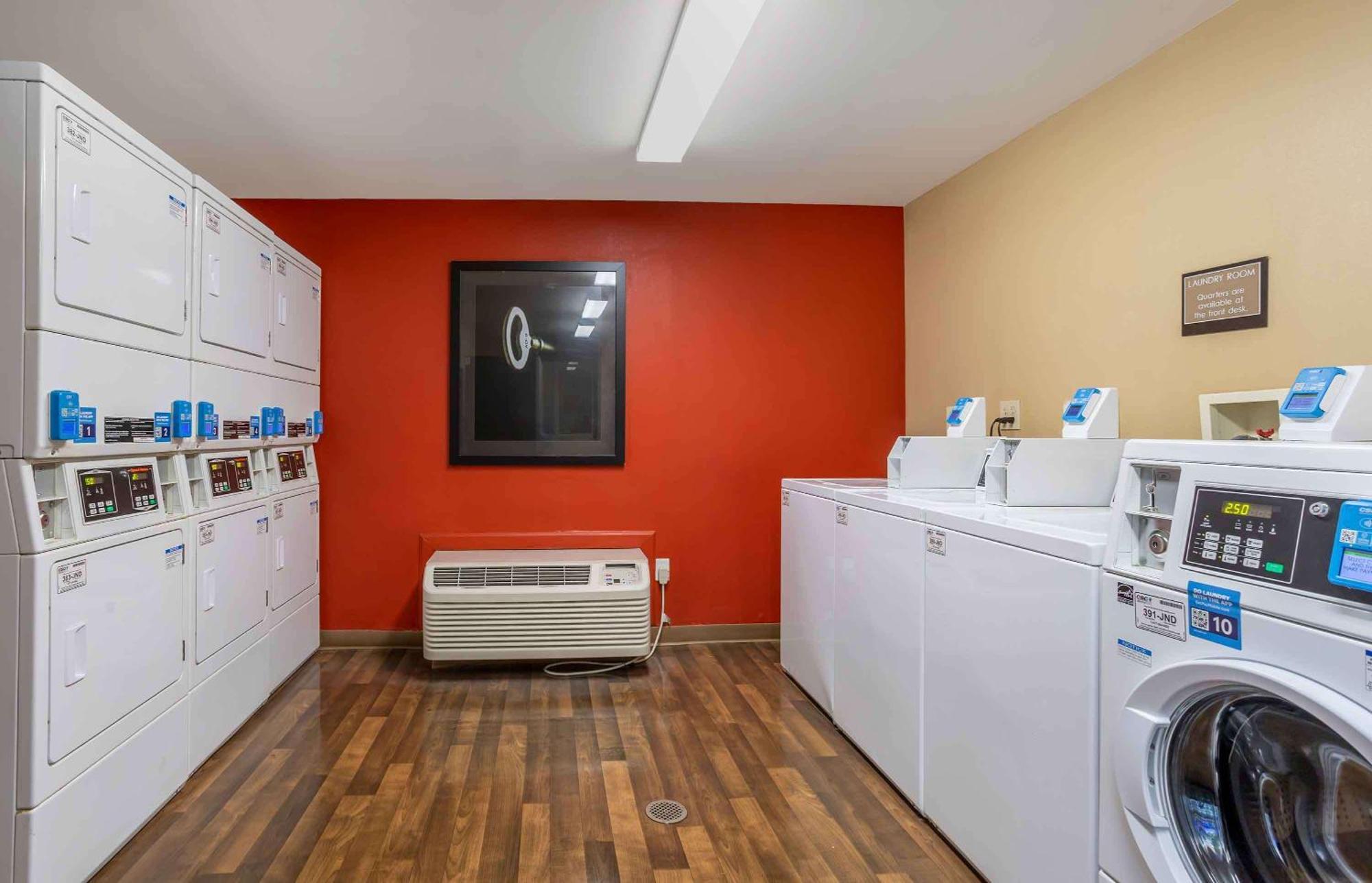 Extended Stay America Suites - Long Island - Мелвилл Экстерьер фото
